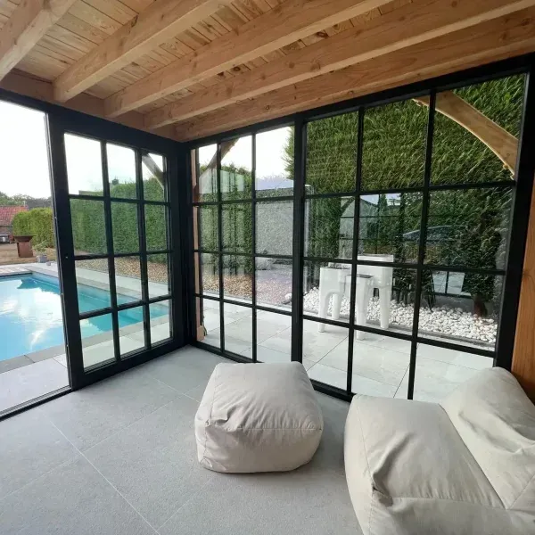 véranda-bois-moderniste-namur